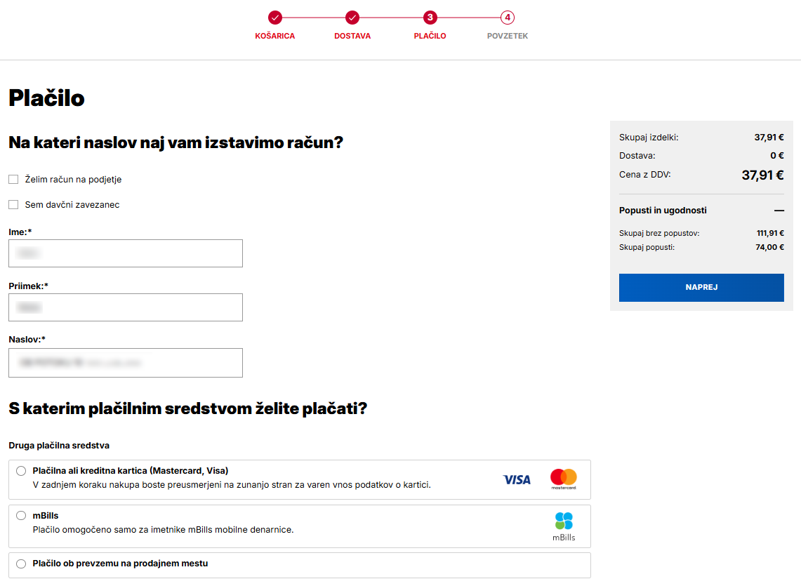 Korak plačila v Petrol eShop za neprijavljenega uporabnika z obrazcem za vnos imena, priimka in naslova. Na voljo so načini plačila: kartica Mastercard ali Visa, mBills in plačilo ob prevzemu na prodajnem mestu. Na desni strani povzetek naročila s skupnim zneskom 37,91 €.